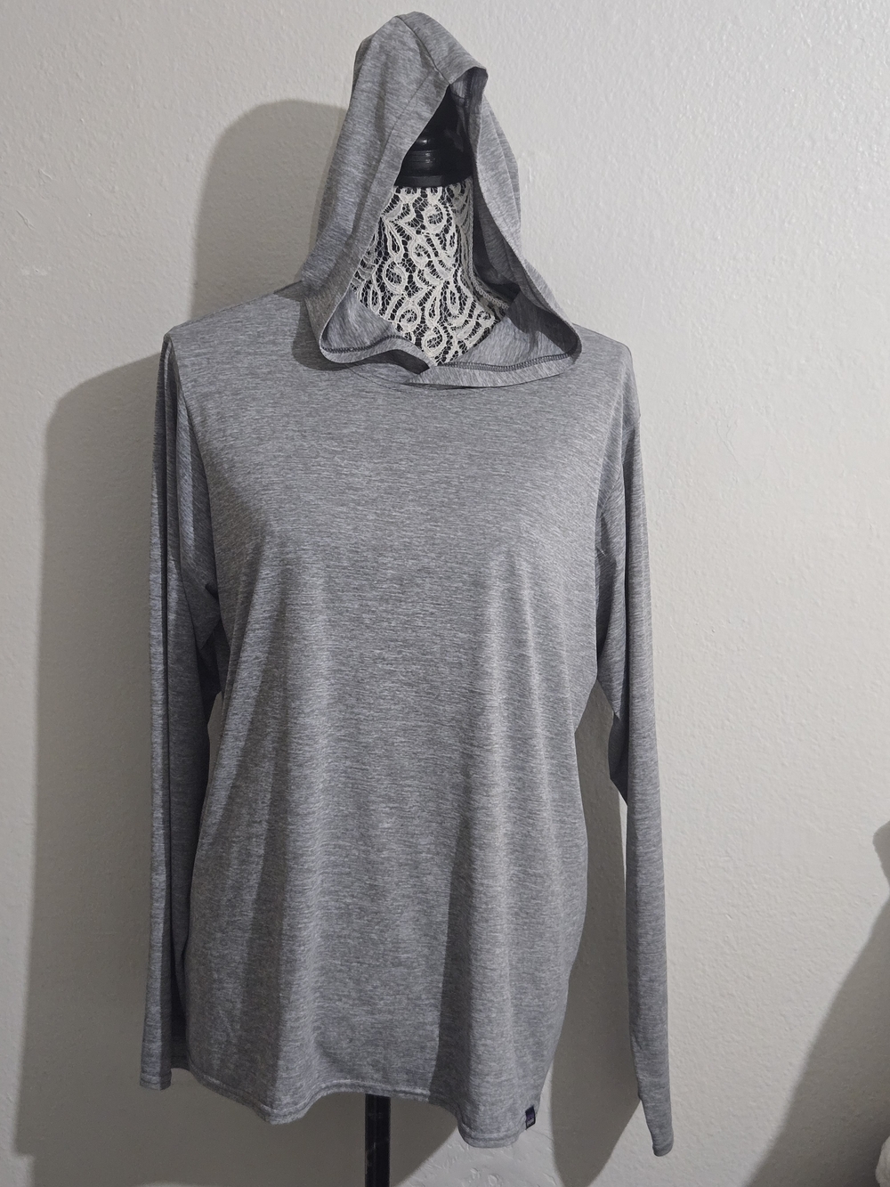 Patagonia Light Heather Gray Capilene Cool Daily Top - Picture 4 of 9